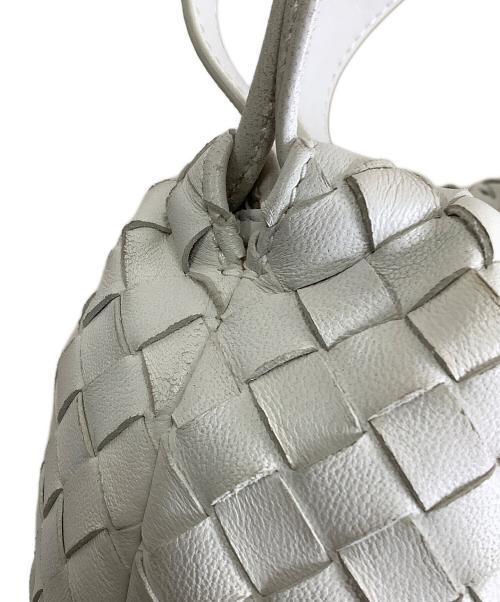 BOTTEGA VENETA（ボッテガベネタ）BOTTEGA VENETA (ボッテガベネタ) ハンドバッグ ホワイトの古着・服飾アイテム
