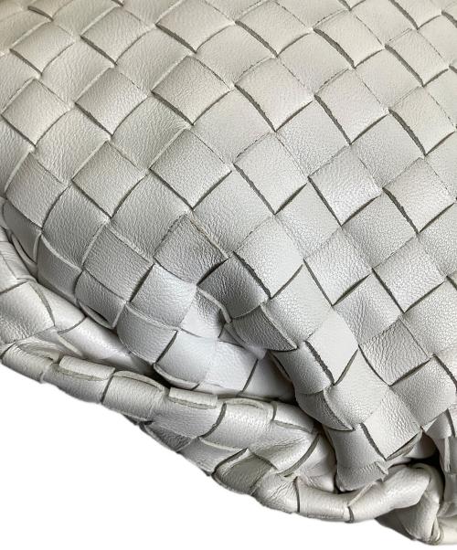 BOTTEGA VENETA（ボッテガベネタ）BOTTEGA VENETA (ボッテガベネタ) ハンドバッグ ホワイトの古着・服飾アイテム