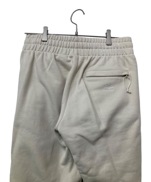 adidas（アディダス）adidas (アディダス) Humanrace (ヒューマンレース) スウェットパンツ ベージュ サイズ:Mの古着・服飾アイテム