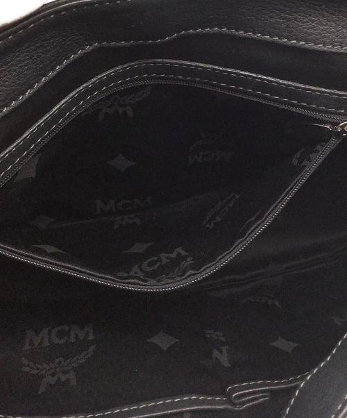 MCM（エムシーエム）MCM (エムシーエム) メッセンジャーバッグ ブラックの古着・服飾アイテム