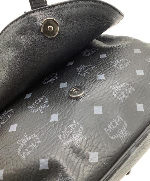 MCM（エムシーエム）MCM (エムシーエム) メッセンジャーバッグ ブラックの古着・服飾アイテム
