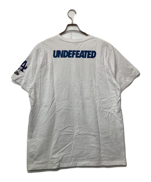 UNDEFEATED（アンディフィーテッド）UNDEFEATED (アンディフィーテッド) LA DODGERS (ロサンゼルス・ドジャース) New Era (ニューエラ) プリントTシャツ ホワイト×ブルー サイズ:XLの古着・服飾アイテム