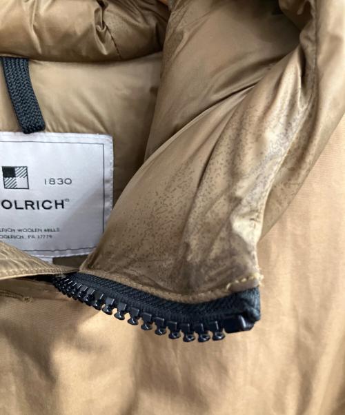 WOOLRICH（ウールリッチ）WOOLRICH (ウールリッチ) ダウンジャケット ベージュ サイズ:Sの古着・服飾アイテム