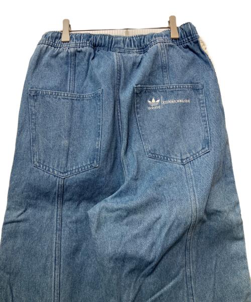 adidas（アディダス）adidas (アディダス) KSENIA SCHNAIDER (クセニア シュナイダー) デニムフレイドジーンズ ブルー サイズ:Mの古着・服飾アイテム
