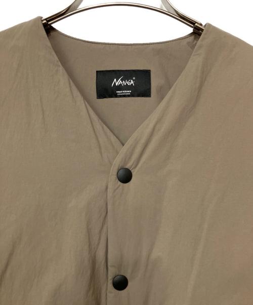 NANGA（ナンガ）NANGA (ナンガ) URBAN RESEARCH (アーバンリサーチ) NoCollarDownBzダウンジャケット ベージュ サイズ:Mの古着・服飾アイテム