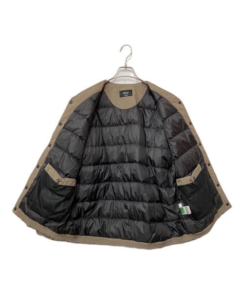NANGA（ナンガ）NANGA (ナンガ) URBAN RESEARCH (アーバンリサーチ) NoCollarDownBzダウンジャケット ベージュ サイズ:Mの古着・服飾アイテム