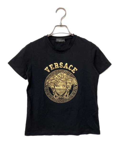 VERSACE（ヴェルサーチェ）VERSACE (ヴェルサーチェ) 半袖Tシャツ ブラック×ゴールド サイズ:128の古着・服飾アイテム