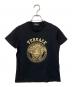 VERSACE（ヴェルサーチェ）の古着「半袖Tシャツ」｜ブラック×ゴールド