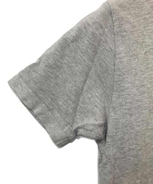 PLAY COMME des GARCONS（プレイコムデギャルソン）PLAY COMME des GARCONS (プレイコムデギャルソン) ポロシャツ グレー サイズ:Mの古着・服飾アイテム