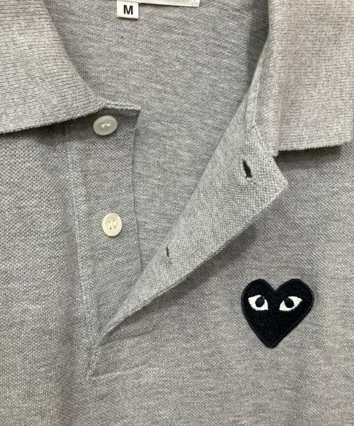 PLAY COMME des GARCONS（プレイコムデギャルソン）PLAY COMME des GARCONS (プレイコムデギャルソン) ポロシャツ グレー サイズ:Mの古着・服飾アイテム