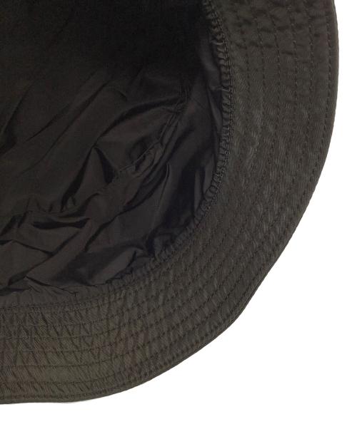 PRADA（プラダ）PRADA (プラダ) ロゴ刺繍ナイロンバケットハット カーキの古着・服飾アイテム