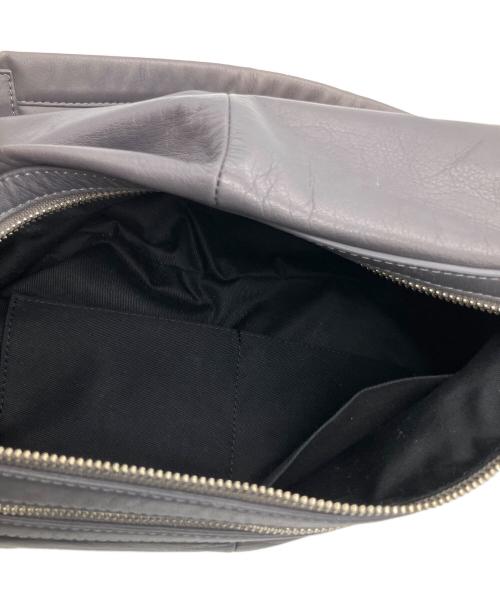 kawa-kawa（カワカワ）kawa-kawa (カワカワ) ボディーバッグ グレーの古着・服飾アイテム