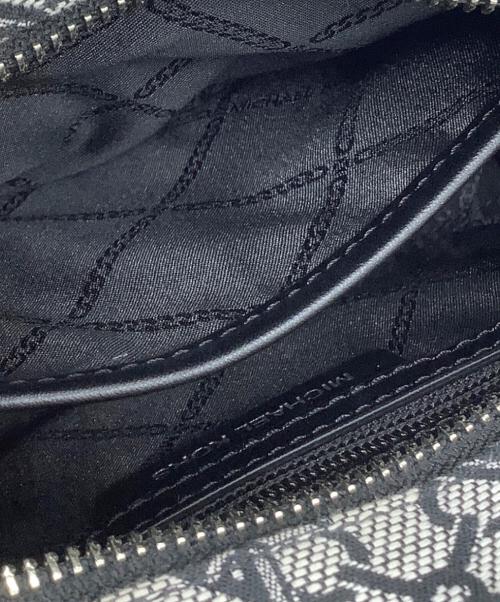 MICHAEL KORS（マイケル・コース）MICHAEL KORS (マイケル・コース) スモール イースト ウエスト メッセンジャー バッグ グレー×ブラックの古着・服飾アイテム