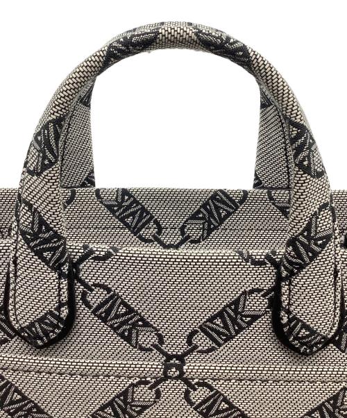 MICHAEL KORS（マイケル・コース）MICHAEL KORS (マイケル・コース) スモール イースト ウエスト メッセンジャー バッグ グレー×ブラックの古着・服飾アイテム