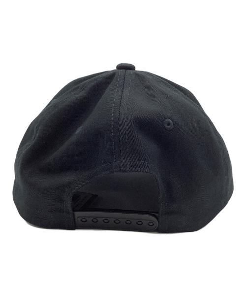 stussy（ステューシー）stussy (ステューシー) CHENILLE S LOW PRO CAP　キャップ ブラック×ベージュ 未使用品の古着・服飾アイテム