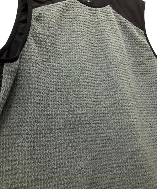 山と道（ヤマトミチ）山と道 (ヤマトミチ) Alpha Vest ブラック×グレー サイズ:XLの古着・服飾アイテム