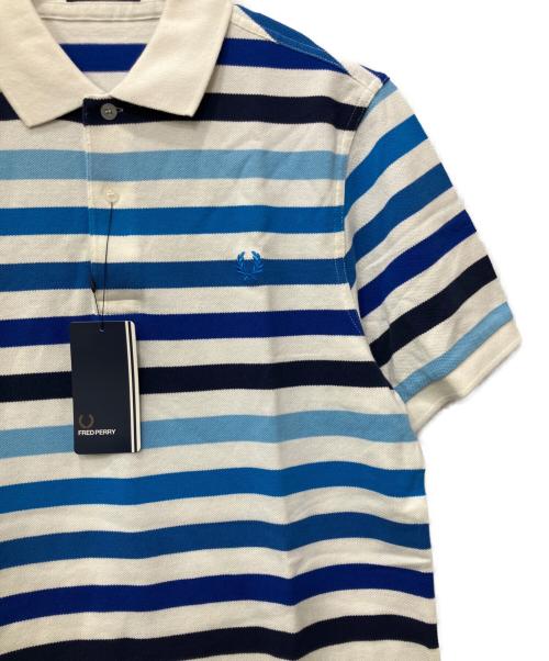 FRED PERRY（フレッドペリー）FRED PERRY (フレッドペリー) ポロシャツ ホワイト×ブルー サイズ:M 未使用品の古着・服飾アイテム