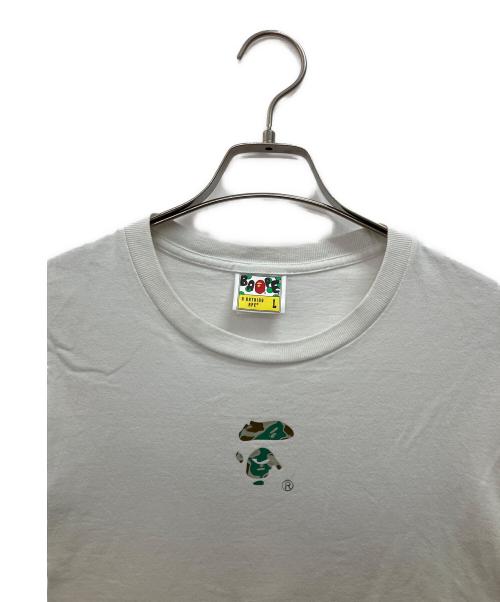 A BATHING APE（アベイシングエイプ）A BATHING APE (アベイシングエイプ) Liquid Camo Small Ape Face Tee ホワイト サイズ:Lの古着・服飾アイテム