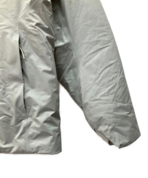 ARC'TERYX VEILANCE（アークテリクスヴェイランス）ARC'TERYX VEILANCE (アークテリクスヴェイランス) ALTUS DOWN JACKET ライトグレー サイズ:XSの古着・服飾アイテム