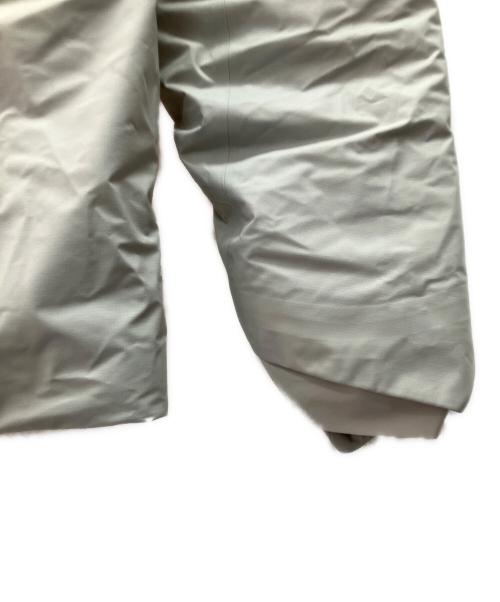 ARC'TERYX VEILANCE（アークテリクスヴェイランス）ARC'TERYX VEILANCE (アークテリクスヴェイランス) ALTUS DOWN JACKET ライトグレー サイズ:XSの古着・服飾アイテム