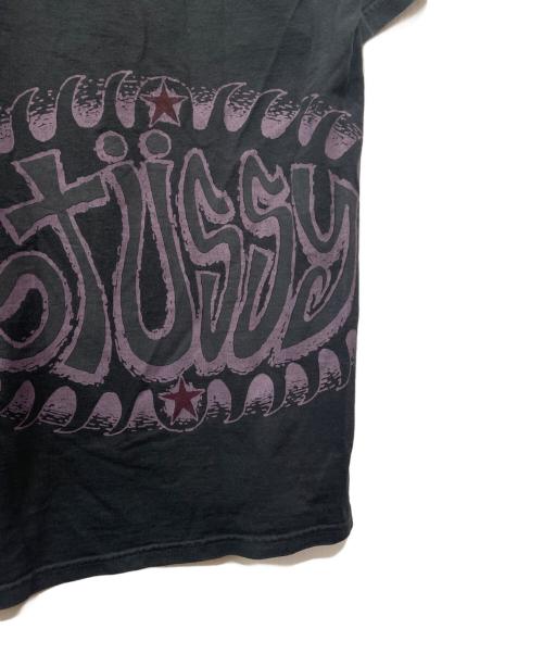 stussy（ステューシー）stussy (ステューシー) プリントTシャツ ブラック サイズ:Mの古着・服飾アイテム