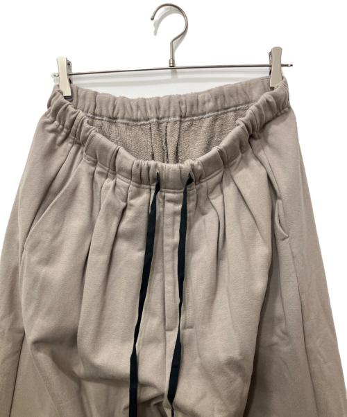 ANCELLM（アンセルム）ANCELLM (アンセルム) 2TUCK SWEAT PANTS ベージュ サイズ:2の古着・服飾アイテム