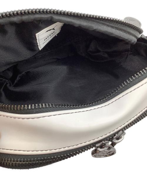 PUMA（プーマ）PUMA (プーマ) ami (アミ) SMALL SHOULDER BAG　ショルダーバッグ ホワイト×ブラックの古着・服飾アイテム