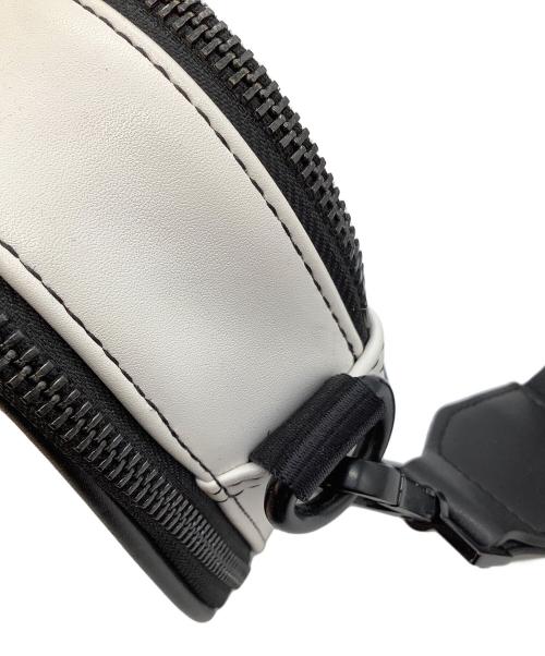 PUMA（プーマ）PUMA (プーマ) ami (アミ) SMALL SHOULDER BAG　ショルダーバッグ ホワイト×ブラックの古着・服飾アイテム