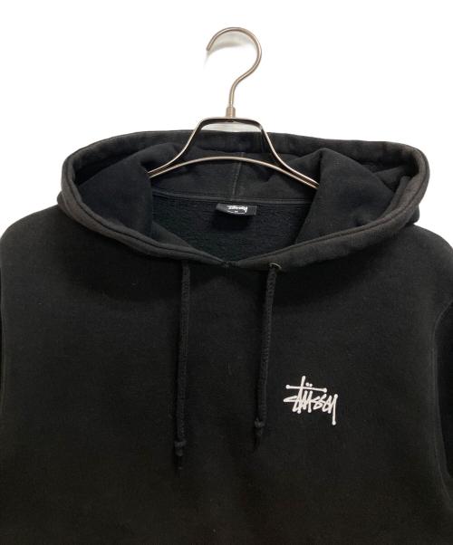 stussy（ステューシー）stussy (ステューシー) ロゴフーディ　プルオーバーパーカー ブラック サイズ:Mの古着・服飾アイテム