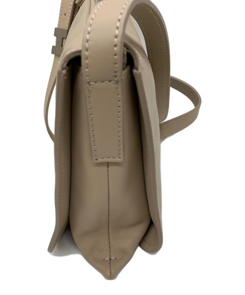 IACUCCI（イアクッチ）IACUCCI (イアクッチ) ショルダーバッグ ベージュの古着・服飾アイテム