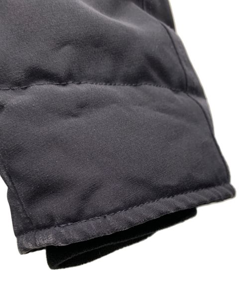 CANADA GOOSE（カナダグース）CANADA GOOSE (カナダグース) ダウンジャケット ネイビー サイズ:Mの古着・服飾アイテム