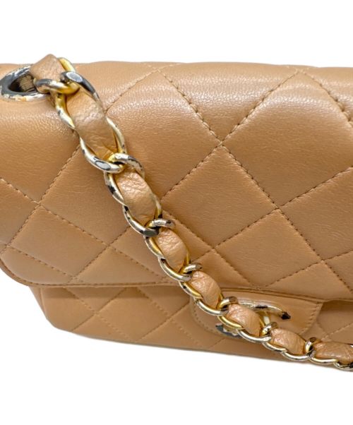 CHANEL（シャネル）CHANEL (シャネル) ミニマトラッセショルダーバッグ ベージュの古着・服飾アイテム