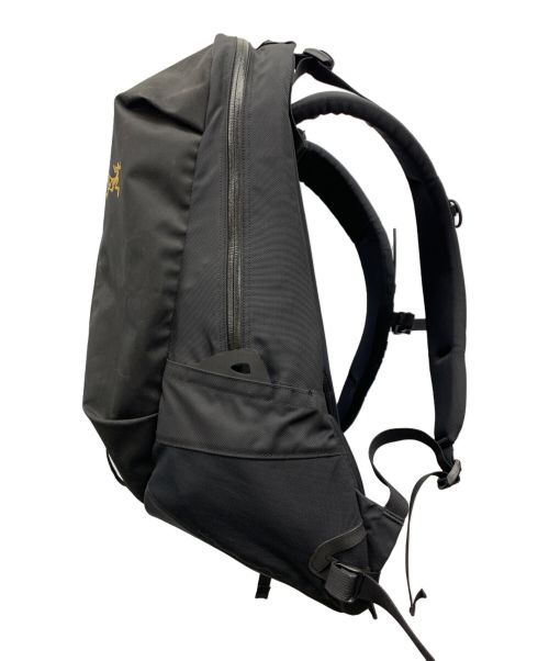 ARC'TERYX（アークテリクス）ARC'TERYX (アークテリクス) リュック ブラック×ゴールドの古着・服飾アイテム