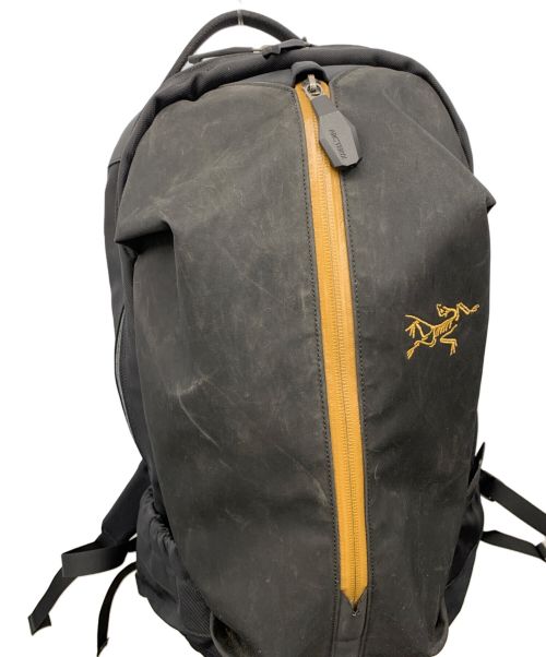 ARC'TERYX（アークテリクス）ARC'TERYX (アークテリクス) リュック ブラック×ゴールドの古着・服飾アイテム