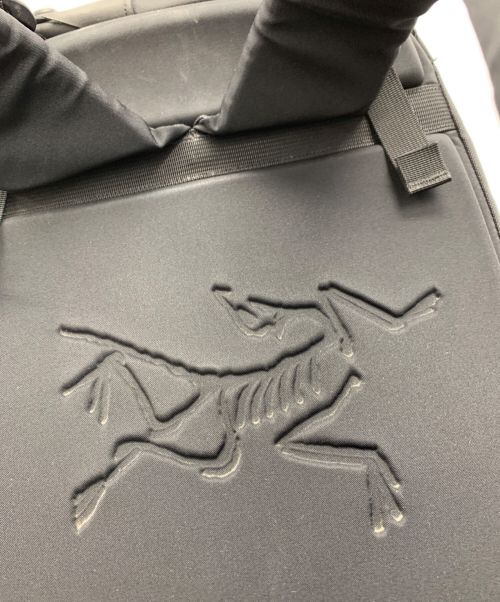 ARC'TERYX（アークテリクス）ARC'TERYX (アークテリクス) リュック ブラック×ゴールドの古着・服飾アイテム