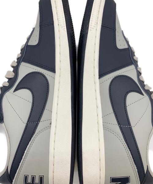 NIKE（ナイキ）NIKE (ナイキ) ローカットスニーカー グレー×ネイビー サイズ:27.5 未使用品の古着・服飾アイテム