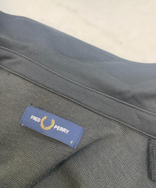 FRED PERRY（フレッドペリー）FRED PERRY (フレッドペリー) トラックコーチジャケット ブラック サイズ:Sの古着・服飾アイテム