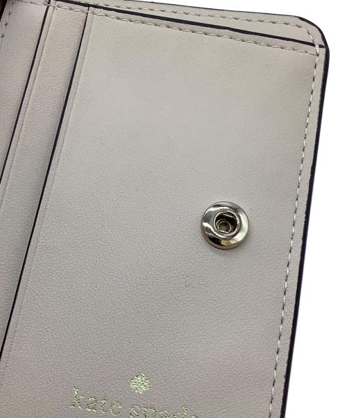 Kate Spade（ケイトスペード）Kate Spade (ケイトスペード) スペード フラワー スモール バイフォールド ウォレット ベージュの古着・服飾アイテム