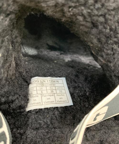 UGG（アグ）UGG (アグ) ボアサンダル ブラック サイズ:25の古着・服飾アイテム