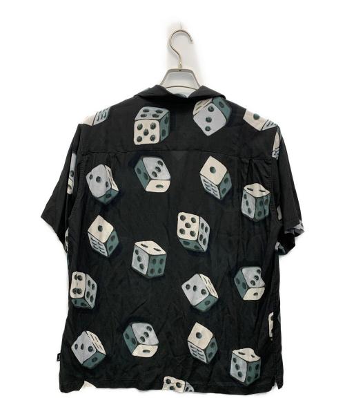 stussy（ステューシー）stussy (ステューシー) 半袖シャツ ブラック×ホワイト サイズ:Mの古着・服飾アイテム