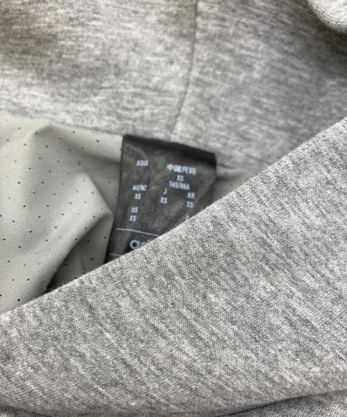 adidas（アディダス）adidas (アディダス) プルオーバーパーカー グレー サイズ:XSの古着・服飾アイテム