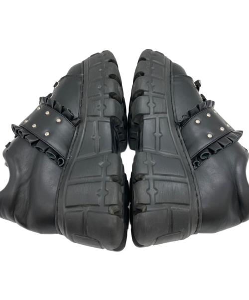 Pium（ピウム）pium (ピウム) フリルベルトボリュームスニーカー ブラック サイズ:Mの古着・服飾アイテム