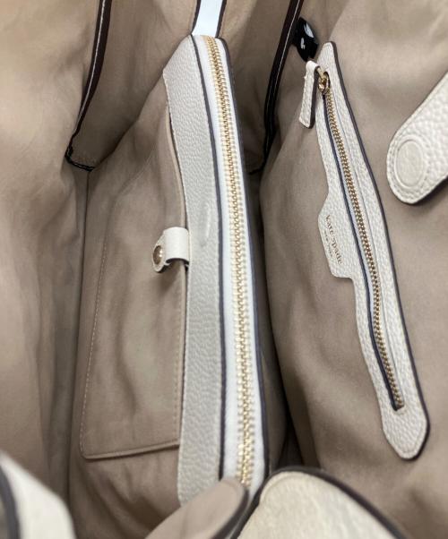 Kate Spade（ケイトスペード）Kate Spade (ケイトスペード) ノットラージショルダーバッグ ホワイトの古着・服飾アイテム