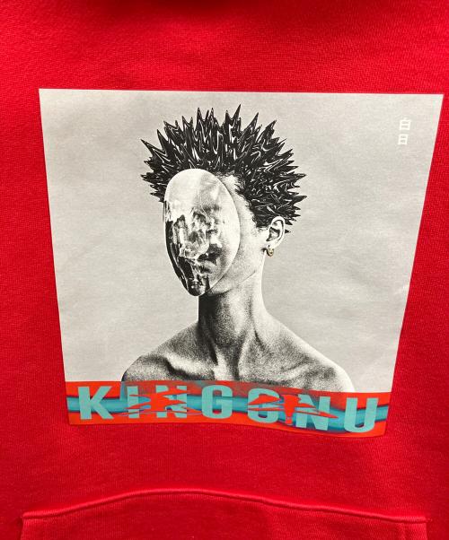 KING GNU（キングヌー）KING GNU (キングヌー) プルオーバーパーカー レッド サイズ:XLの古着・服飾アイテム