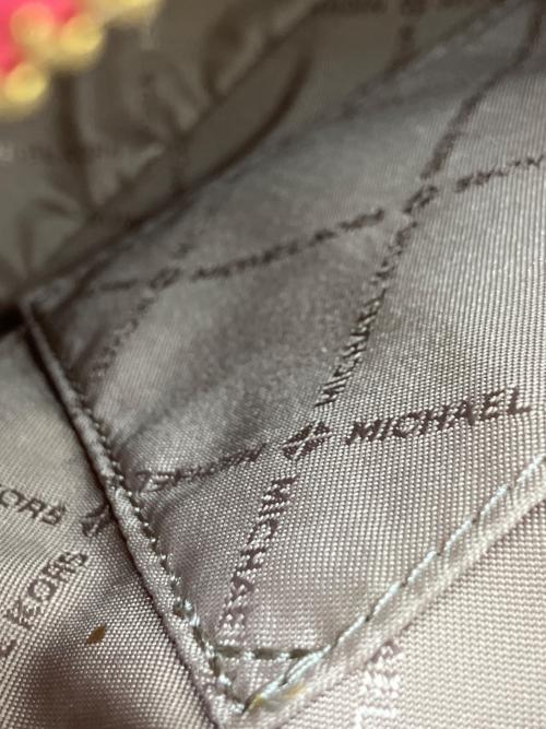 MICHAEL KORS（マイケル・コース）MICHAEL KORS (マイケル・コース) ショルダーバッグ ショッキングピンクの古着・服飾アイテム