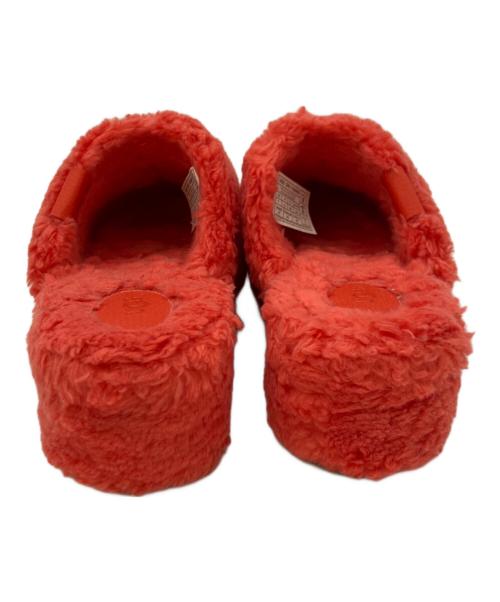 UGG（アグ）UGG (アグ) サンダル レッド サイズ:24の古着・服飾アイテム