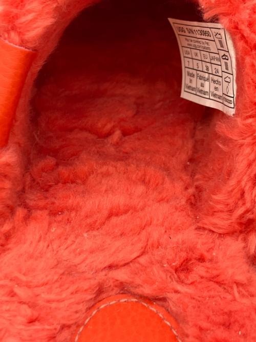 UGG（アグ）UGG (アグ) サンダル レッド サイズ:24の古着・服飾アイテム