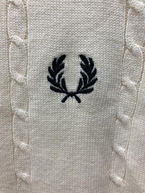 FRED PERRY（フレッドペリー）FRED PERRY (フレッドペリー) 薄手ニット アイボリー サイズ:Sの古着・服飾アイテム