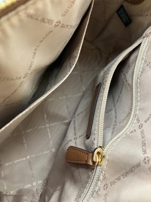 MICHAEL KORS（マイケル・コース）MICHAEL KORS (マイケル・コース) ショルダーバッグの古着・服飾アイテム
