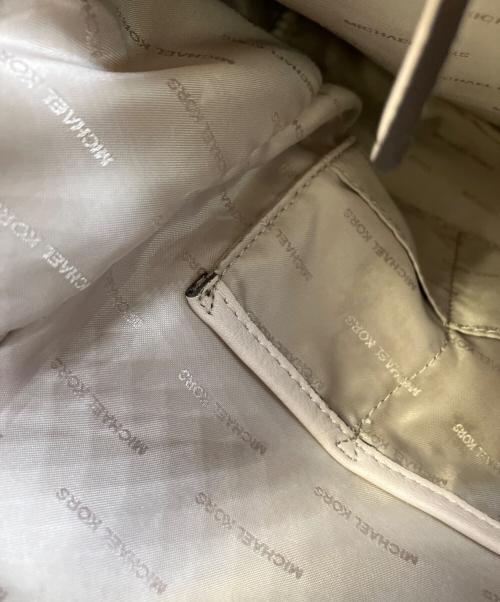 MICHAEL KORS（マイケルコース）MICHAEL KORS (マイケルコース) リュック ベージュの古着・服飾アイテム